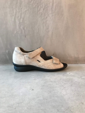 damessandaal met gesloten hiel taupe
