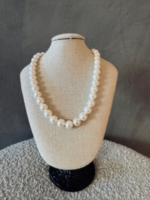 halsketting met witte parels wit