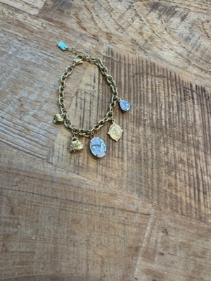 BEDELARMBAND MET KLEIN HART goud
