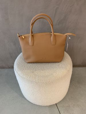 N251-05-88 Victoria cognac